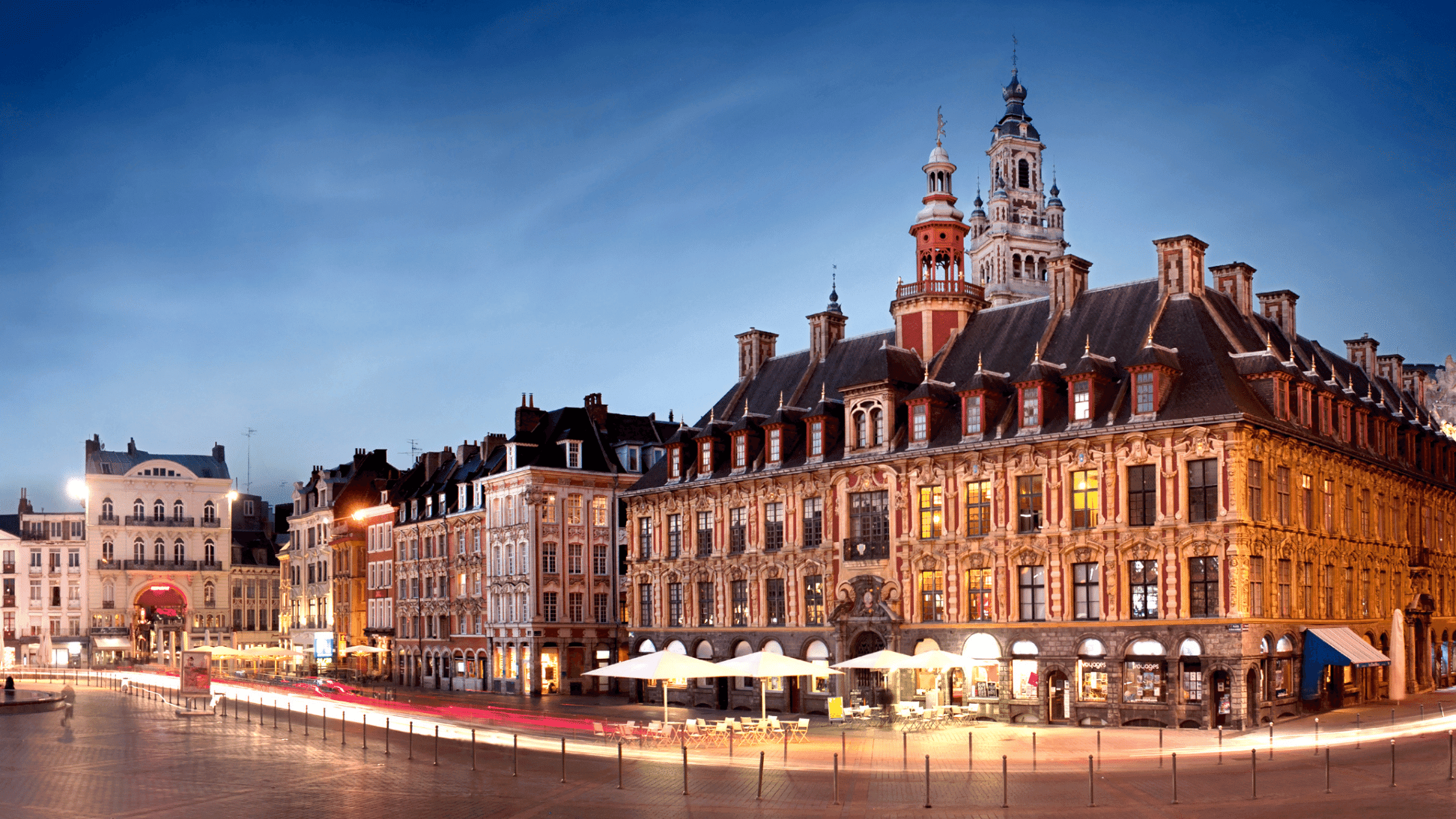 centre de lille photo de nuit sur la place de lille